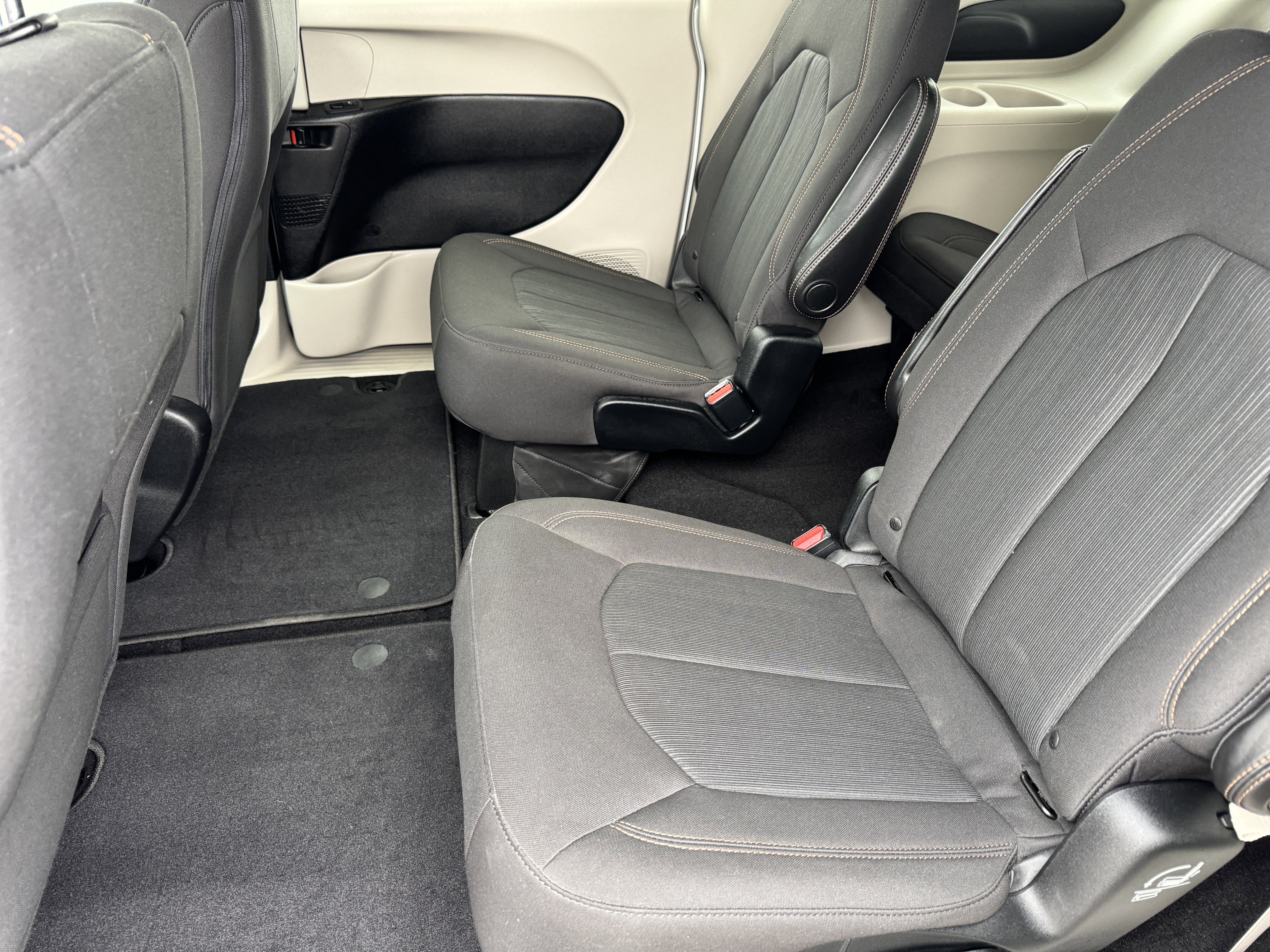 Used 2018 Chrysler Pacifica Touring Plus image 15