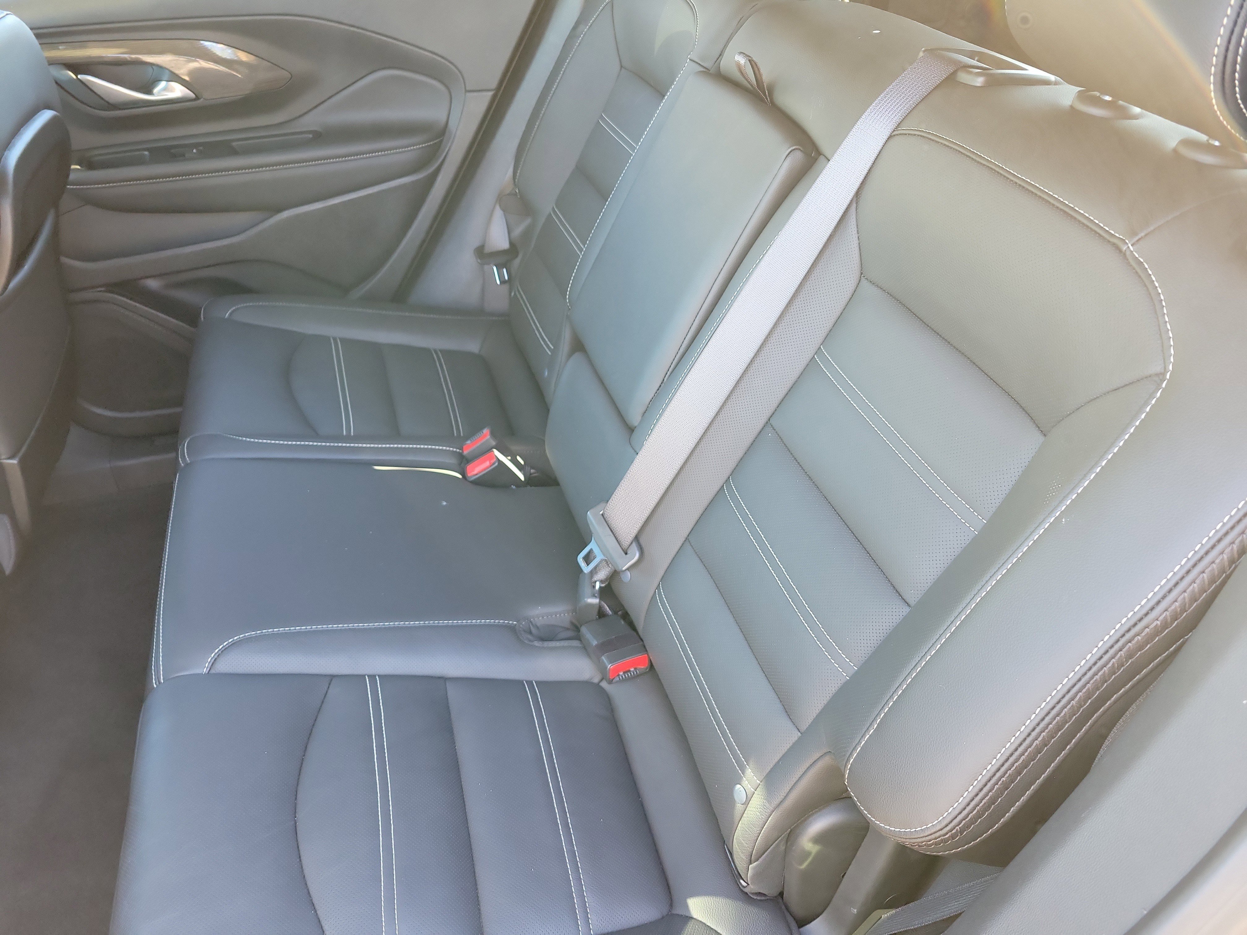 Used 2024 GMC Terrain Denali w/ Black Diamond Edition image 7