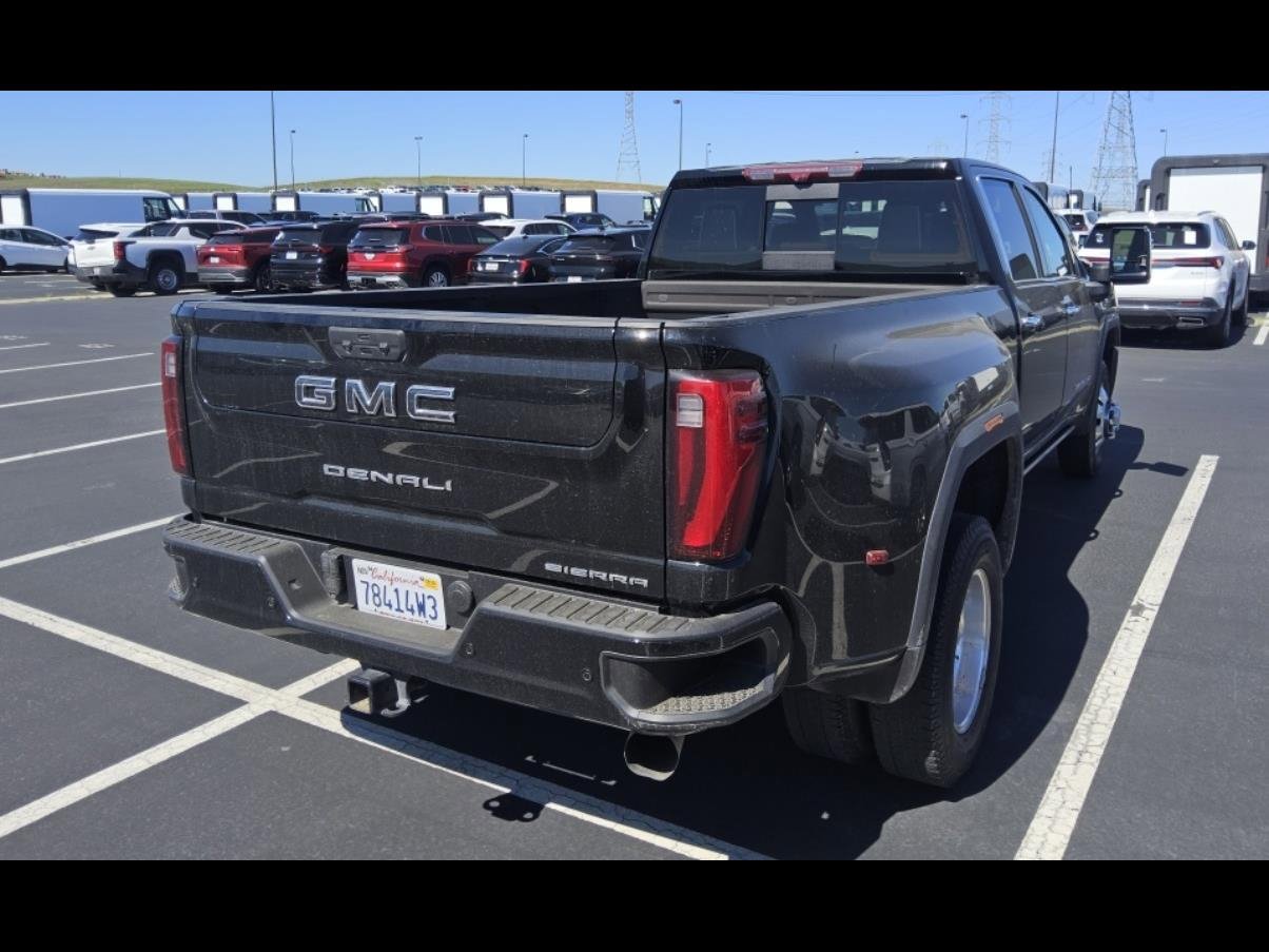 Used 2024 GMC Sierra 3500 Denali Ultimate AWD/4WD image 3