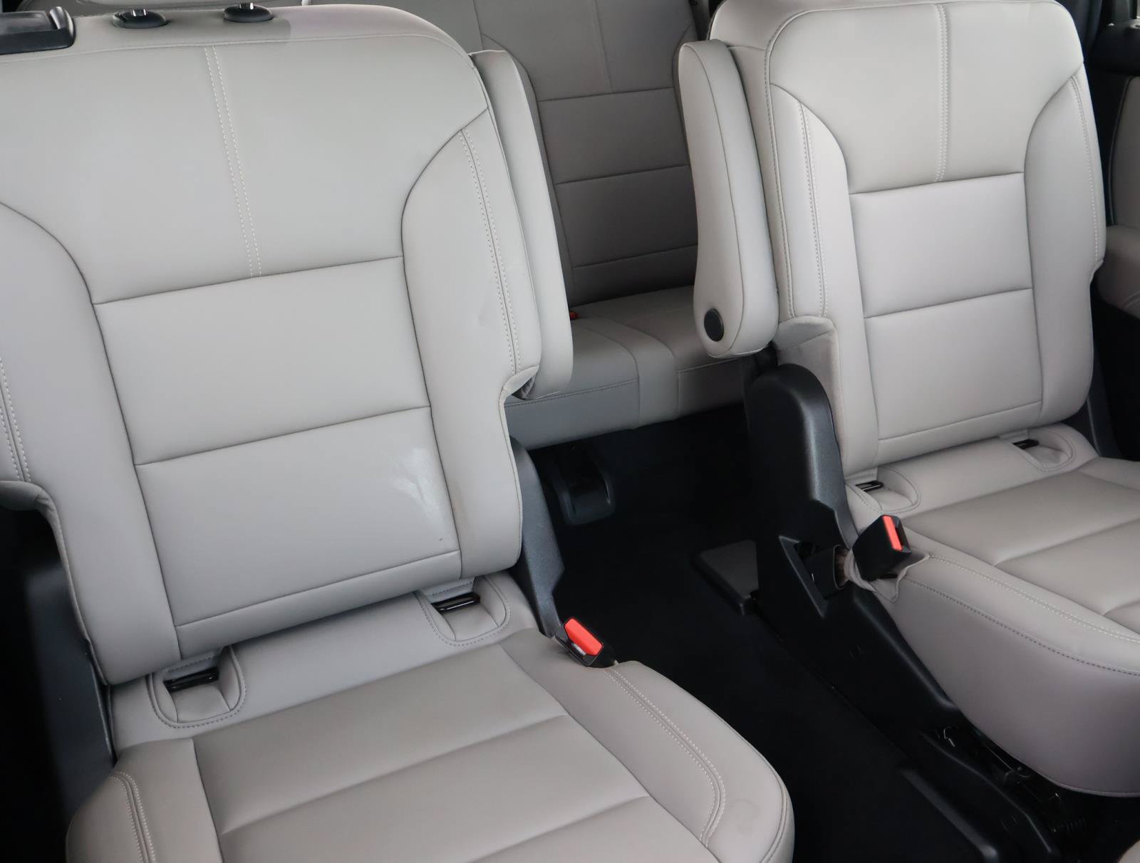 Used 2026 GMC Acadia Elevation w/ Elevation Premium Package FWD image 19