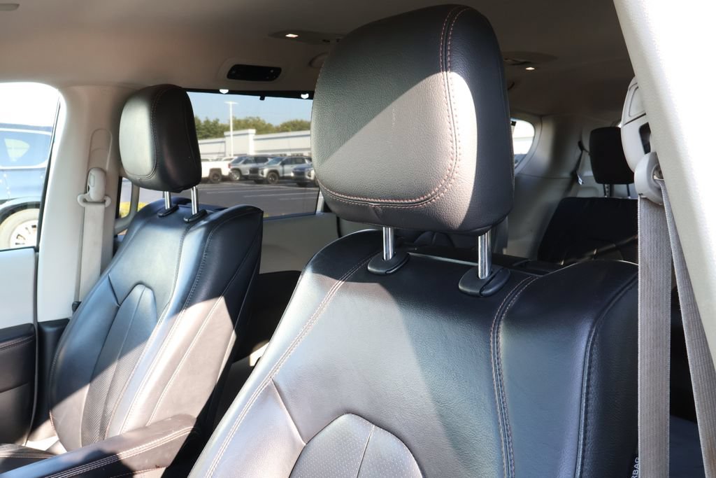 Used 2017 Chrysler Pacifica Touring-L Plus FWD image 10