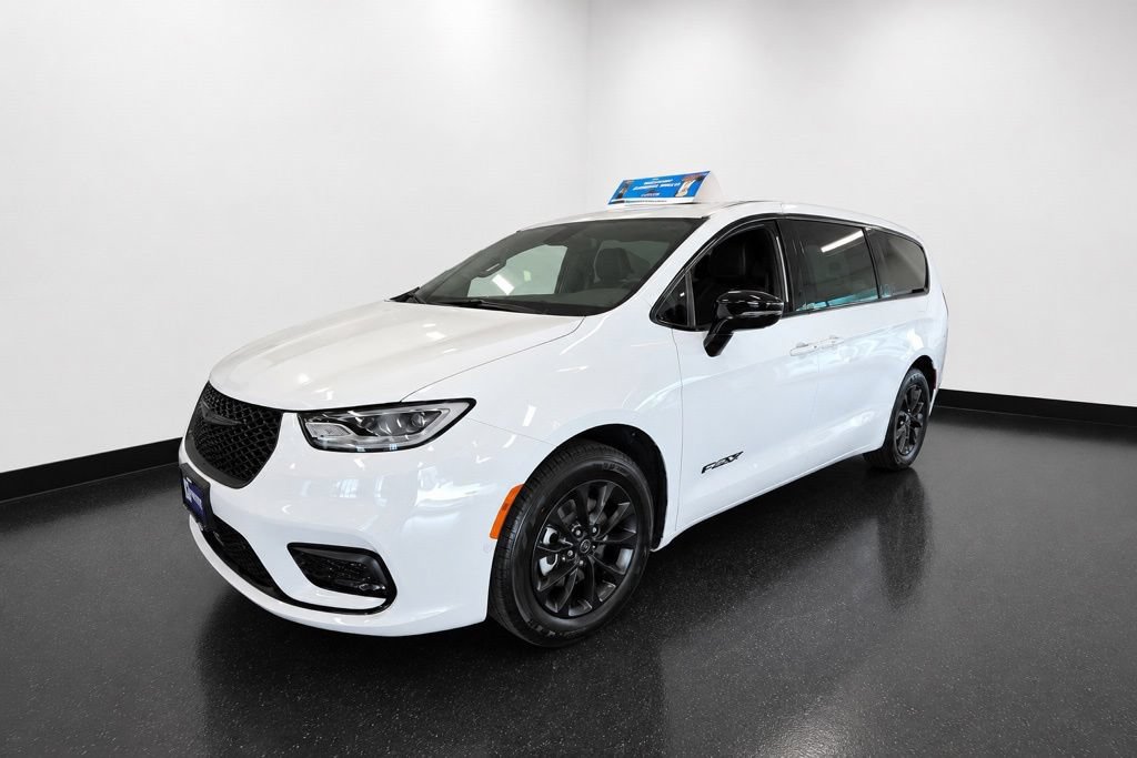 New 2025 Chrysler Pacifica Select w/ Fav Edition Package FWD image 31