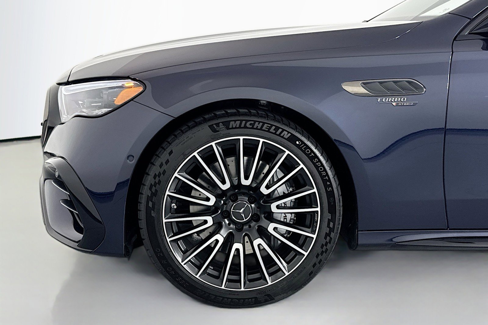New 2026 Mercedes-Benz E 53 AMG e 4MATIC Sedan image 9