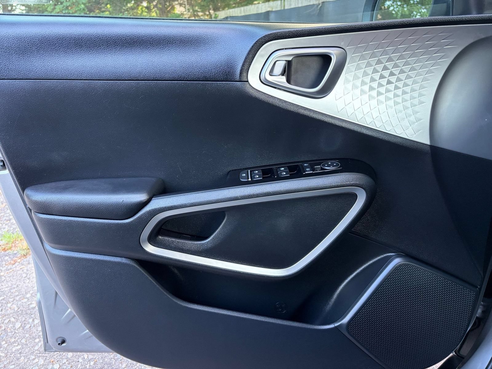 Used 2025 Kia Soul LX w/ LX Technology Package FWD image 18