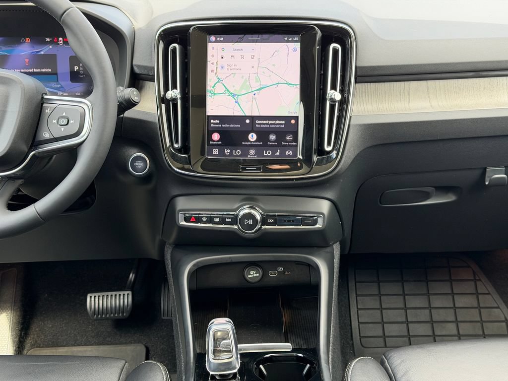 Certified 2023 Volvo XC40 B5 Plus w/ Driver Assist Package AWD/4WD image 24