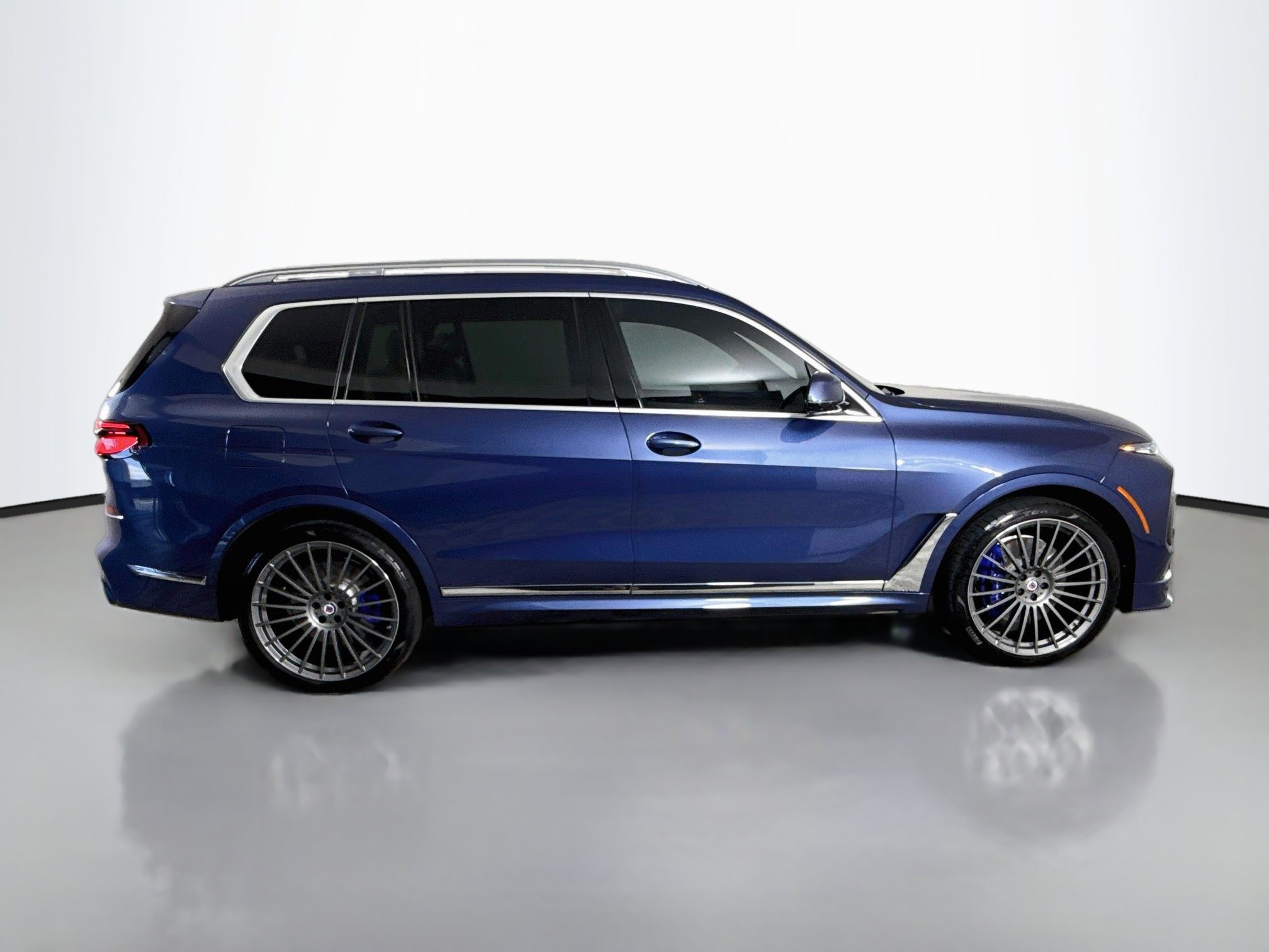 Used 2024 BMW ALPINA XB7 AWD/4WD image 11