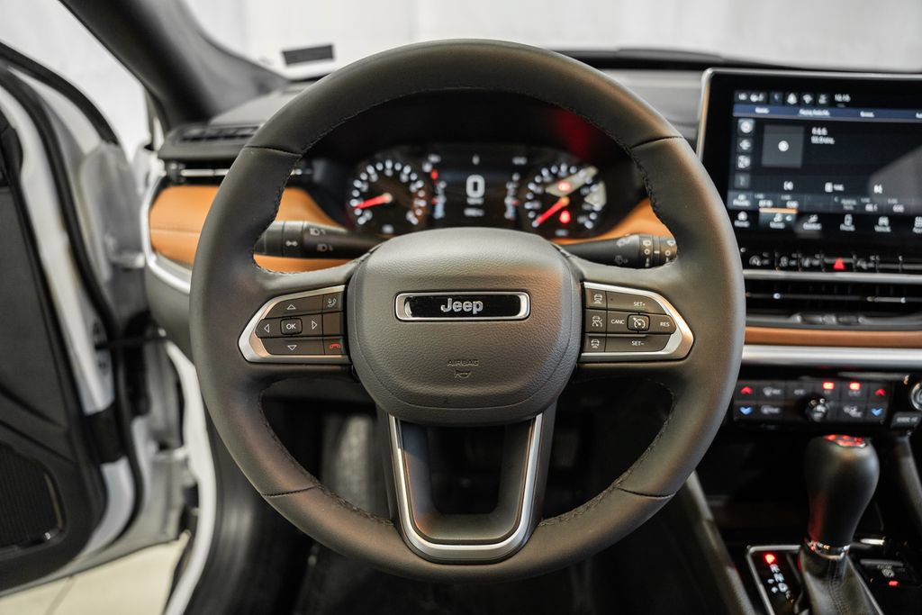 Certified 2025 Jeep Compass Limited AWD/4WD image 30