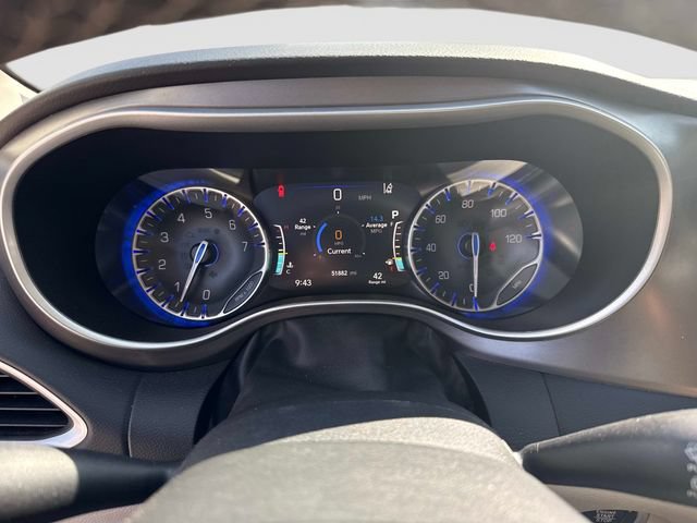 Used 2023 Chrysler Pacifica Touring-L FWD image 23