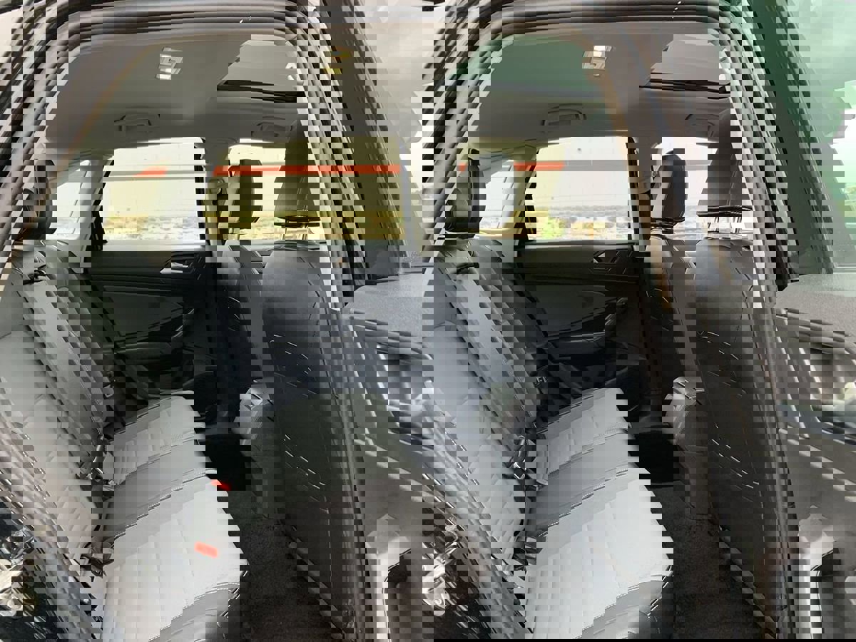 Used 2025 Volkswagen Jetta SE image 28