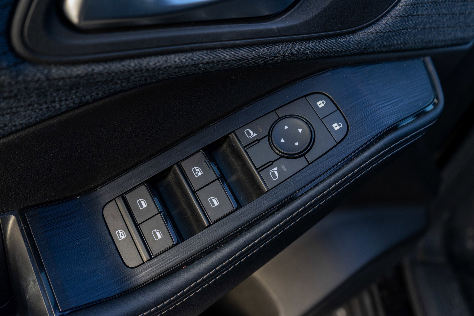 Used 2023 Nissan Rogue SV image 14