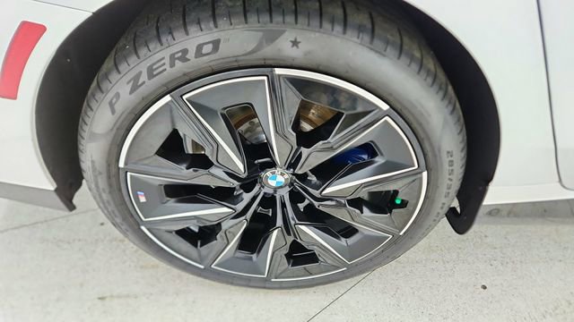 Used 2023 BMW i7 xDrive60 w/ Executive Package 2 image 58