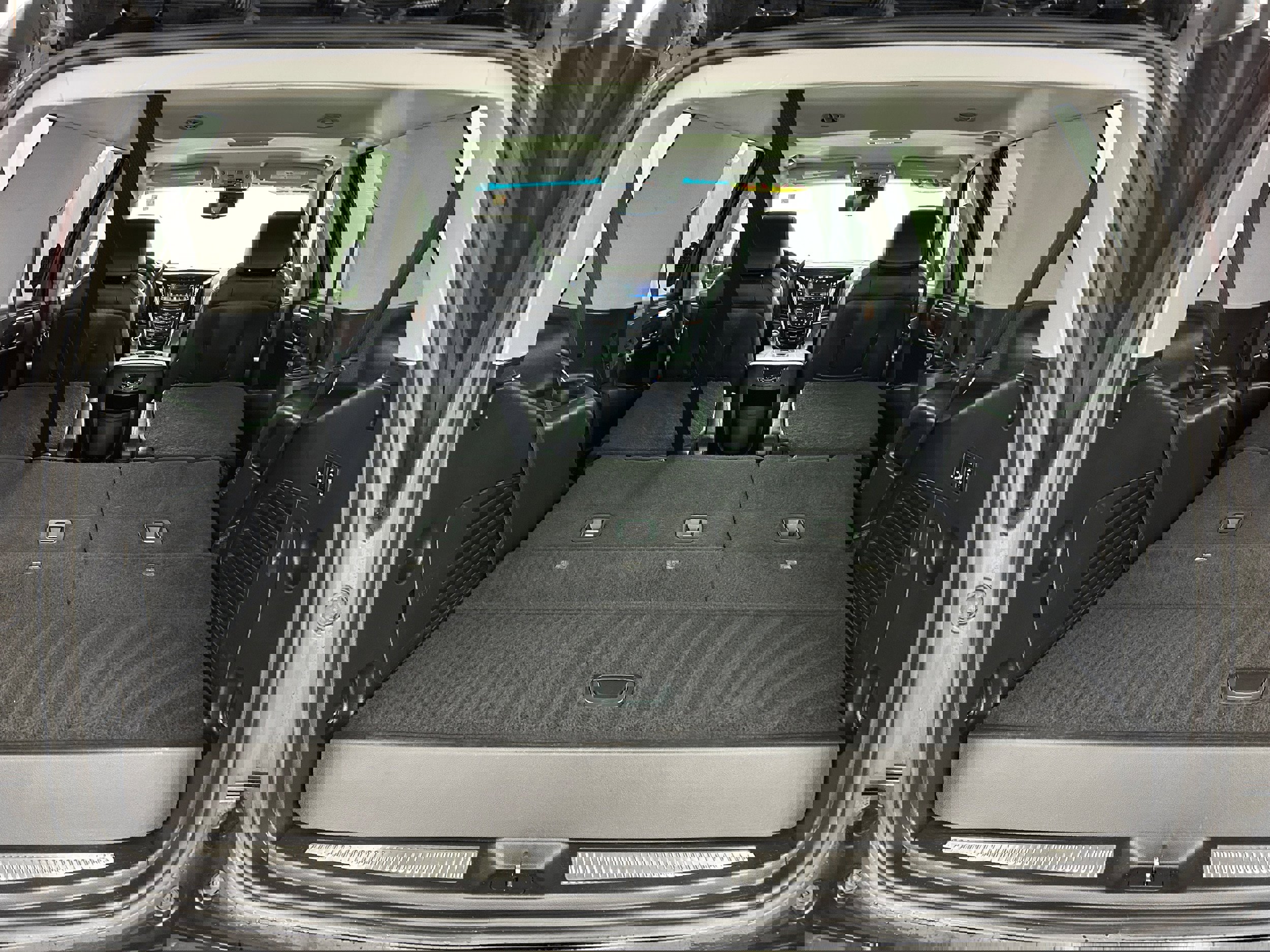 Used 2019 Cadillac Escalade Luxury AWD/4WD image 36