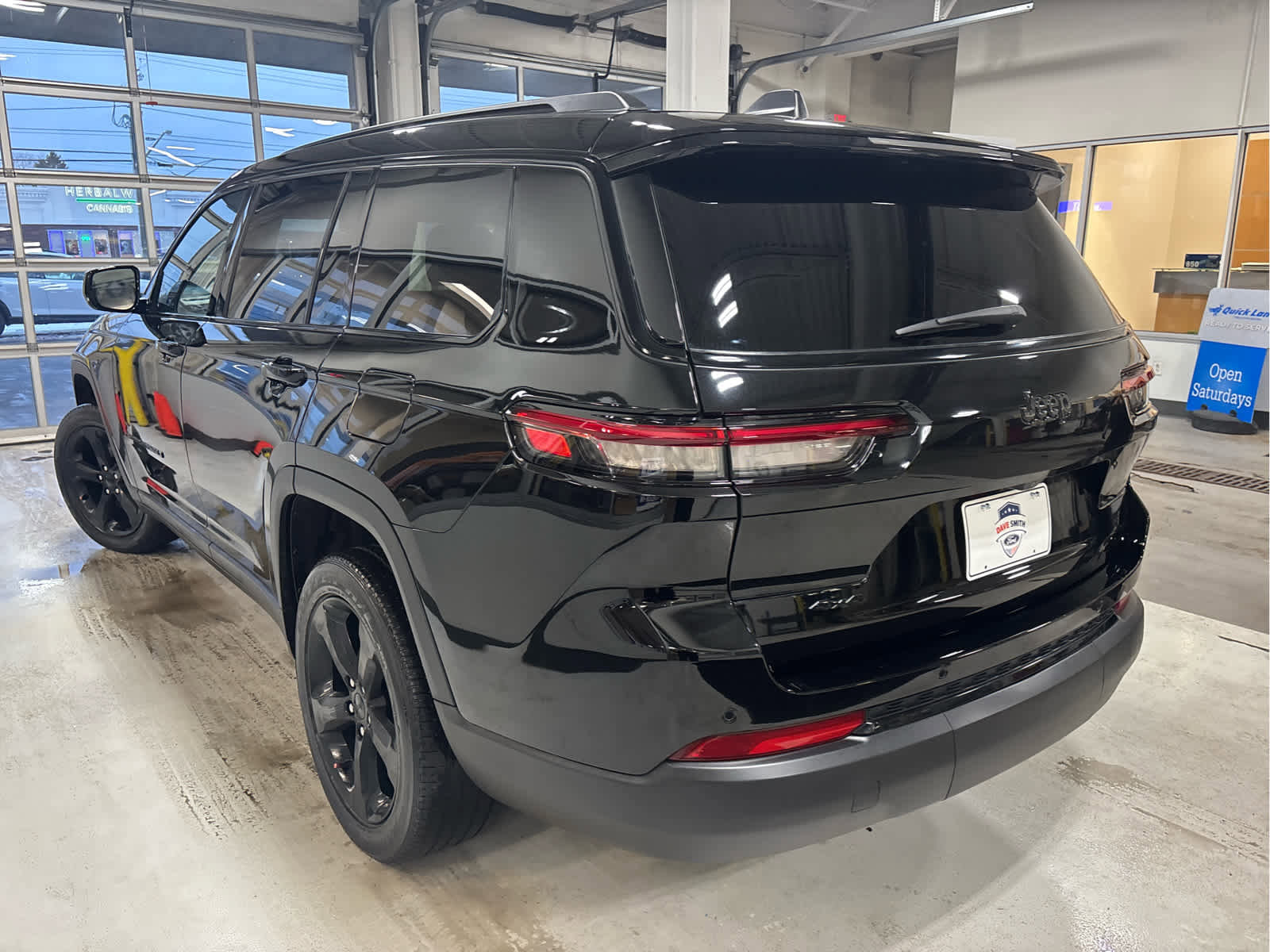 Used 2023 Jeep Grand Cherokee L Laredo image 6