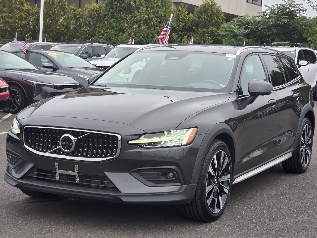 Used 2024 Volvo V60 B5 Cross Country Ultimate AWD/4WD image 7