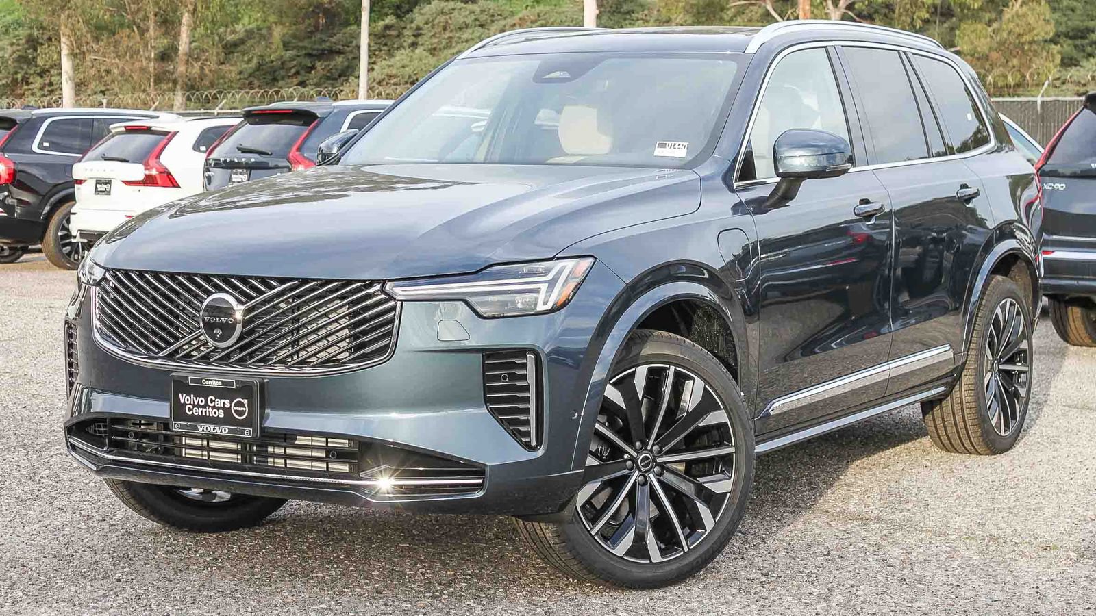 New 2026 Volvo XC90 T8 Plus w/ Protection Package Premier