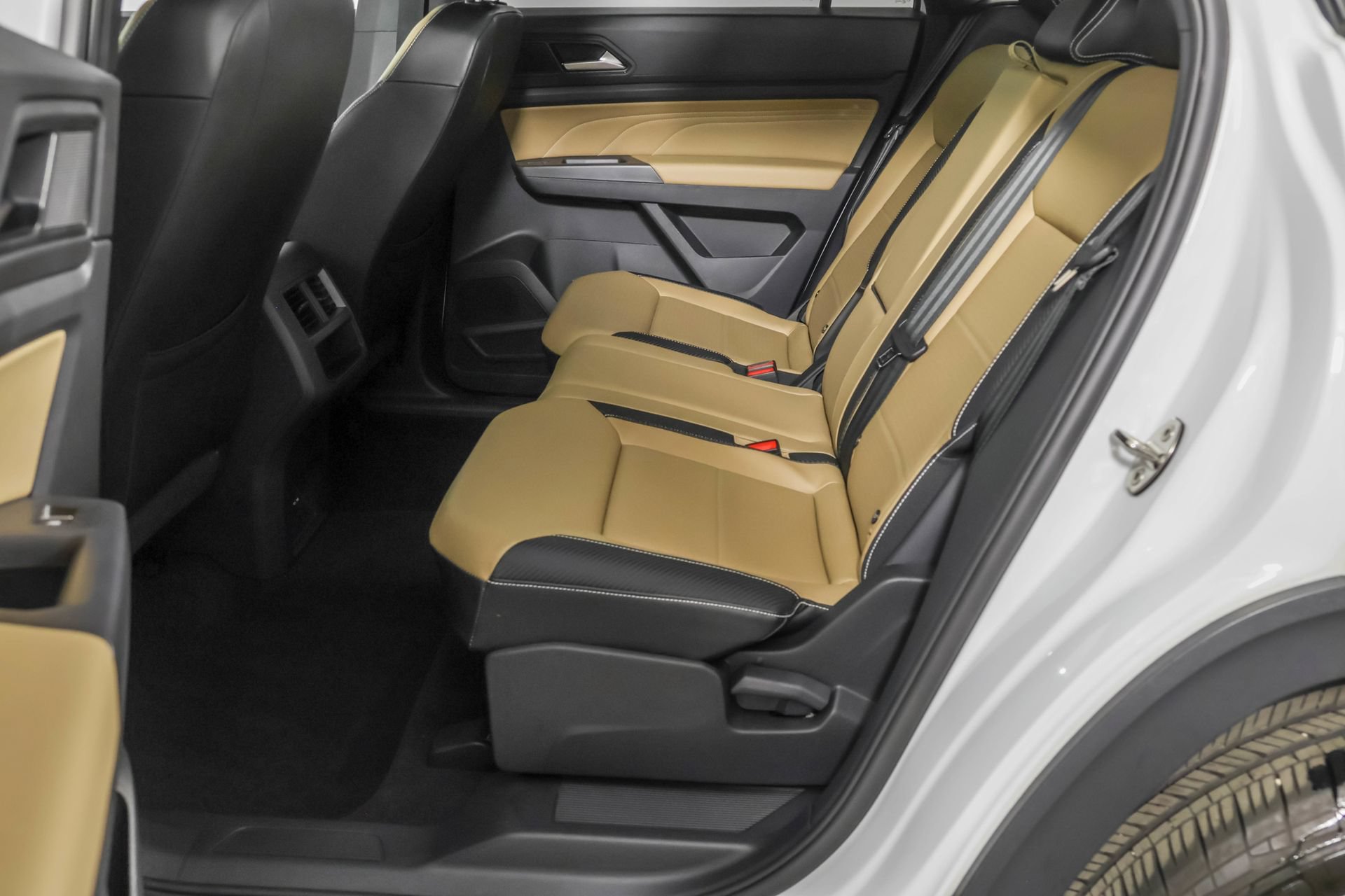 Used 2023 Volkswagen Atlas Cross Sport SE w/ Panoramic Sunroof Package AWD/4WD image 36