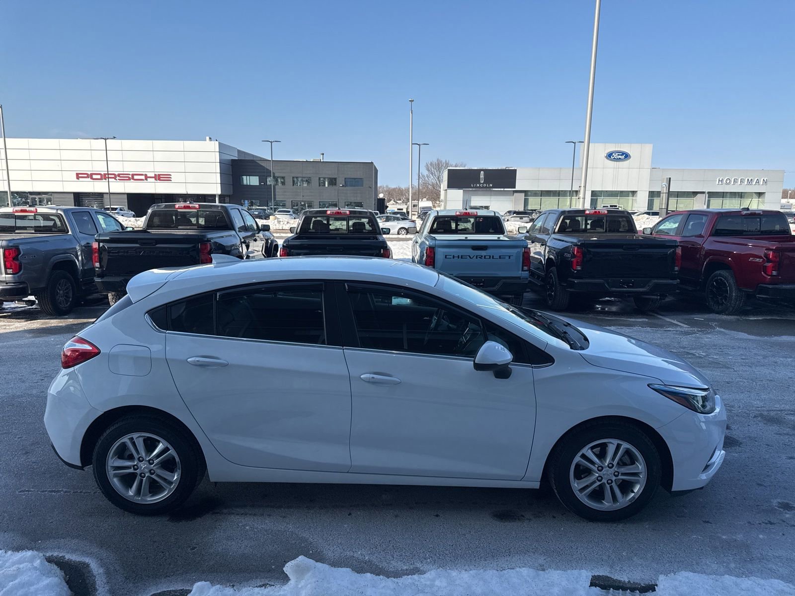 Used 2018 Chevrolet Cruze LT w/ Convenience Package image 5