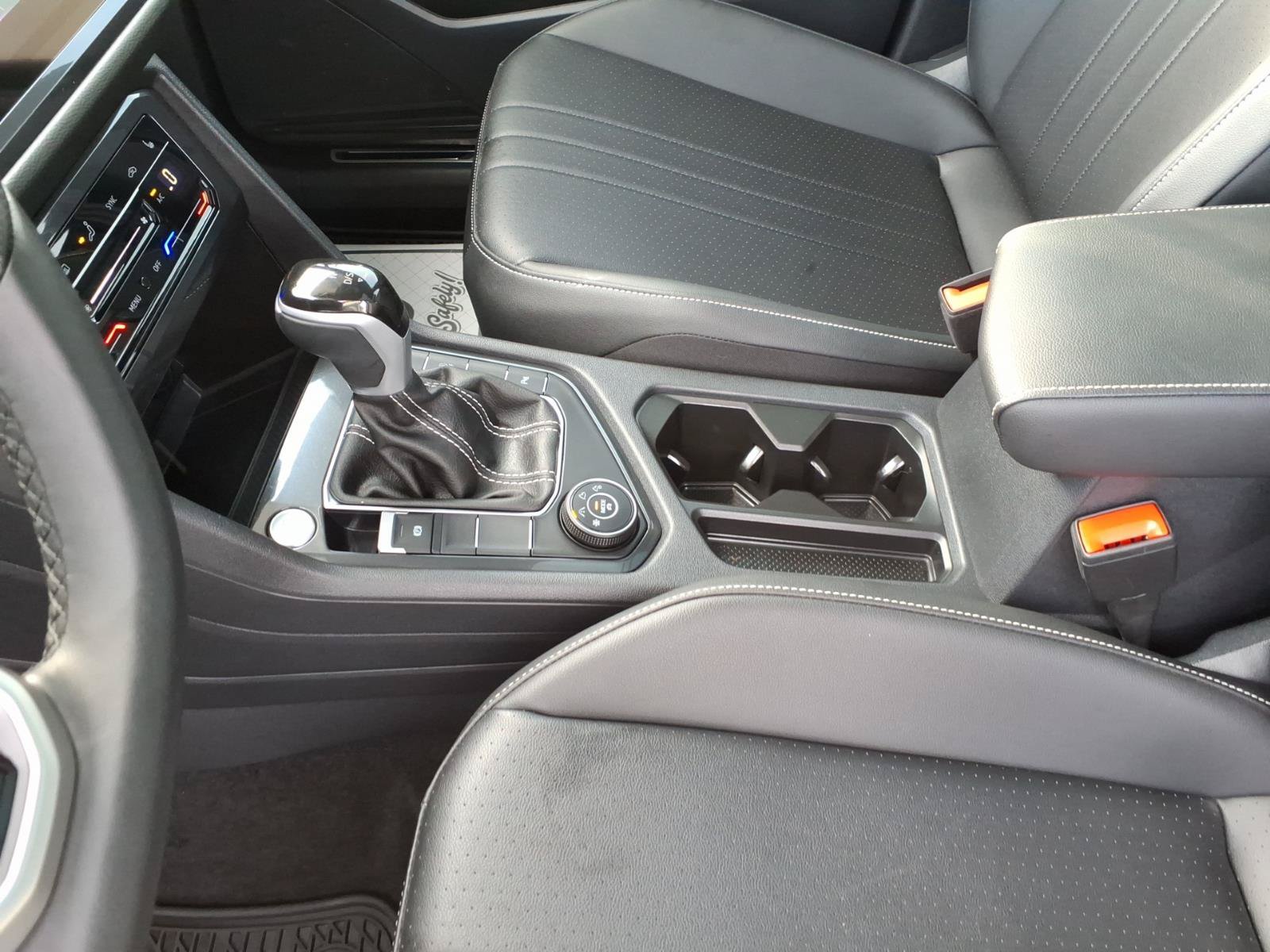 Used 2024 Volkswagen Tiguan SE R-Line AWD/4WD image 15