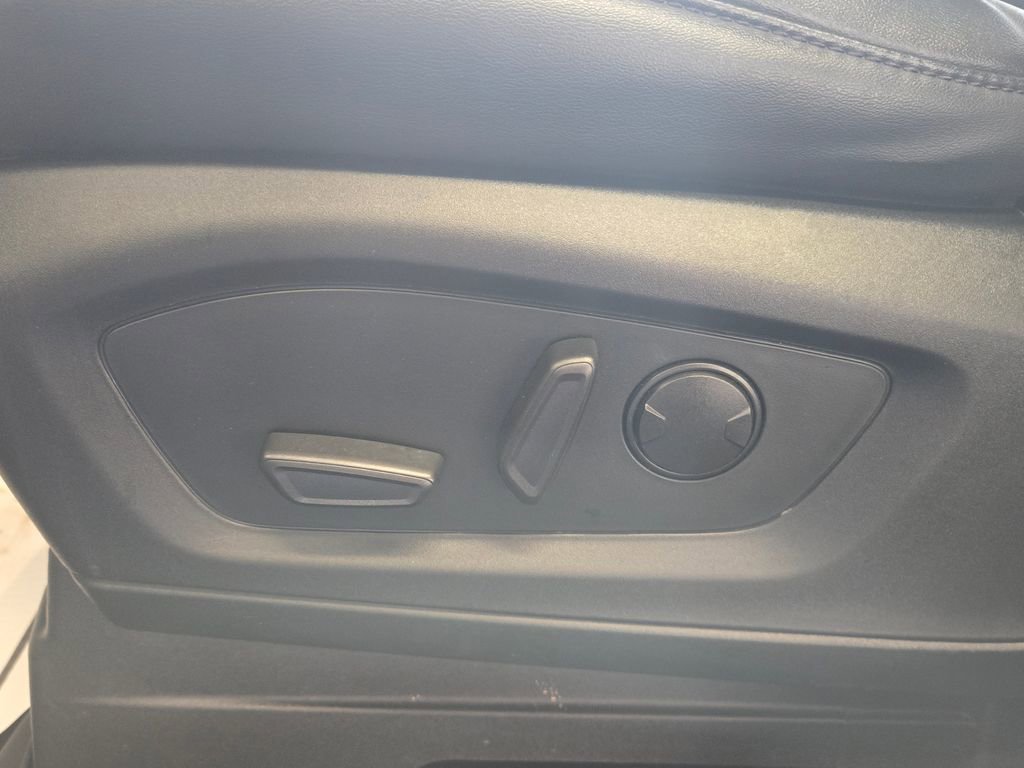 Used 2022 Ford Explorer XLT w/ Equipment Group 202A image 12