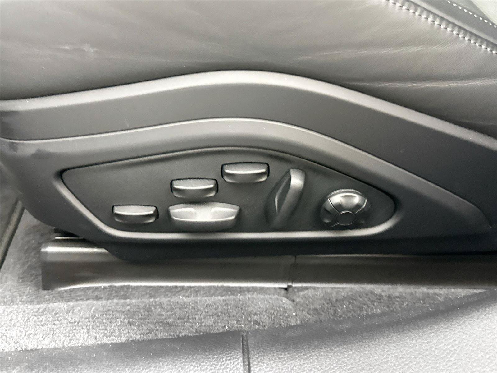 Certified 2024 Porsche Panamera image 32