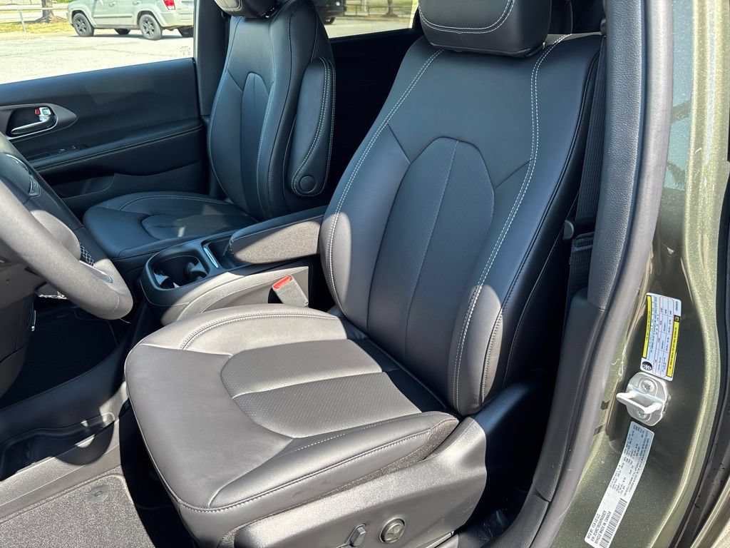 New 2027 Chrysler Pacifica Select FWD image 34