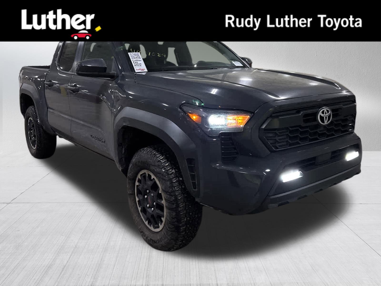 Certified 2025 Toyota Tacoma TRD Off-Road image 1