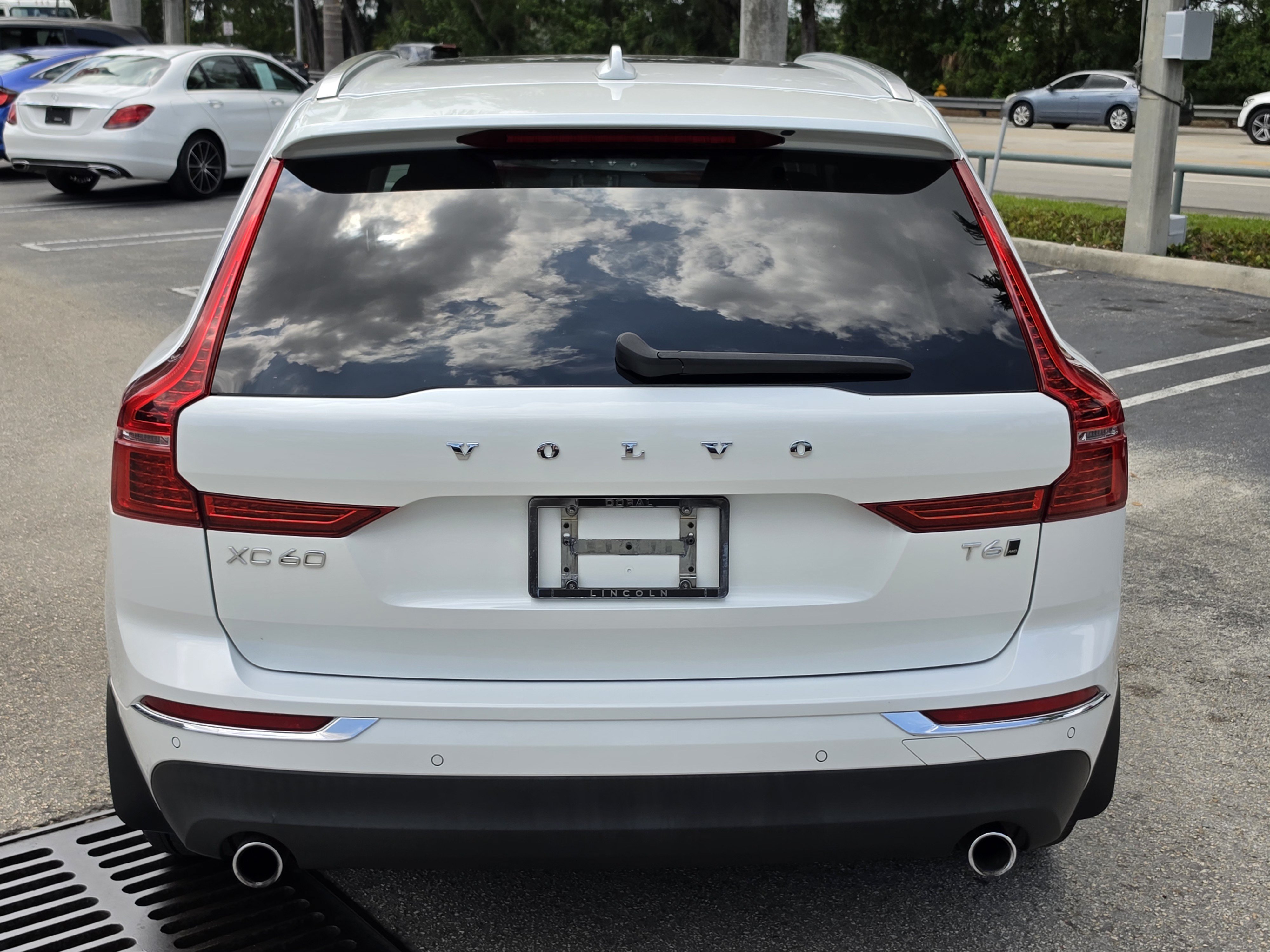 Used 2018 Volvo XC60 T6 Momentum w/ Advanced Package AWD/4WD image 6
