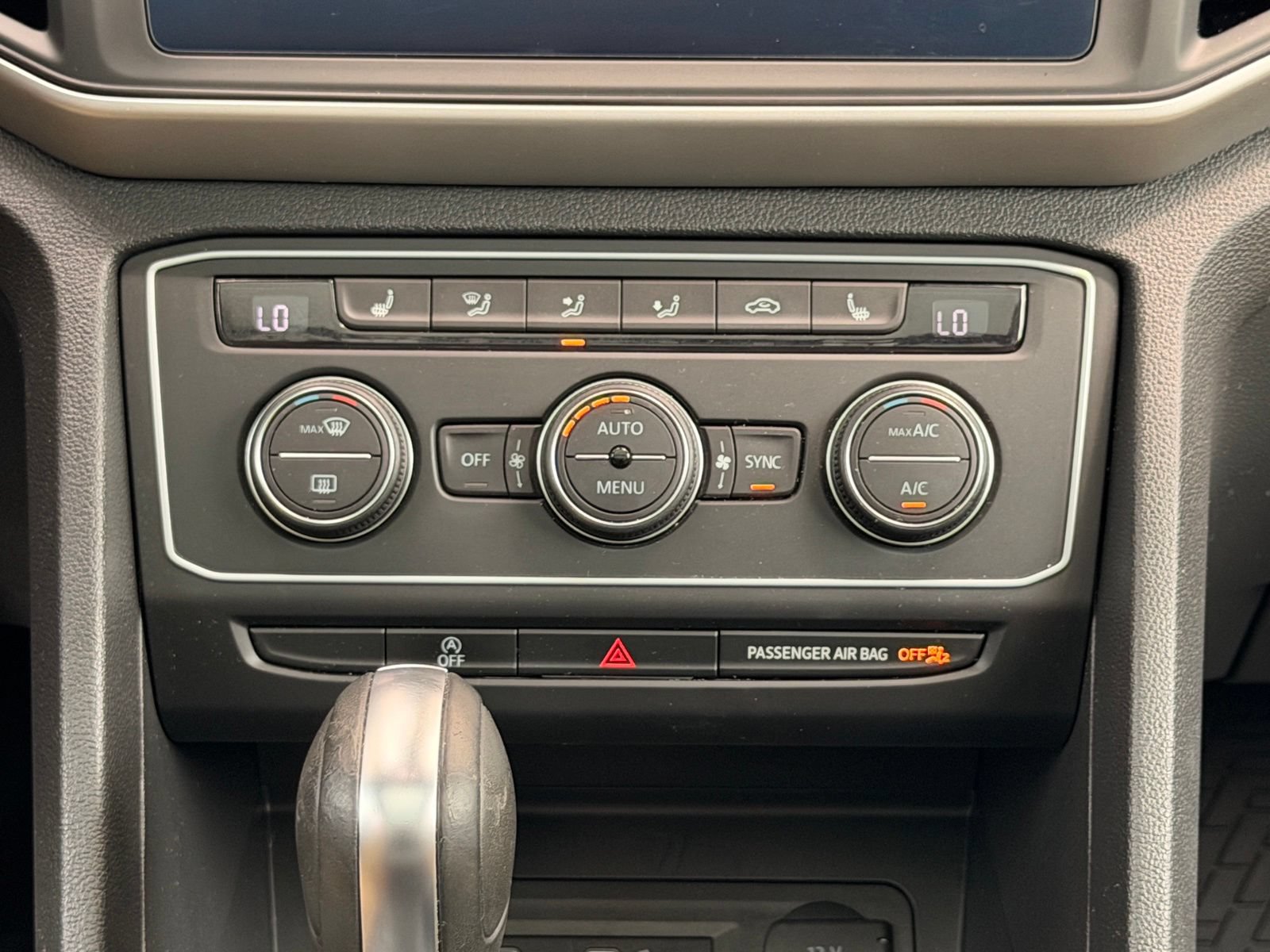 Used 2021 Volkswagen Atlas Cross Sport SE w/ Panoramic Sunroof Package FWD image 17