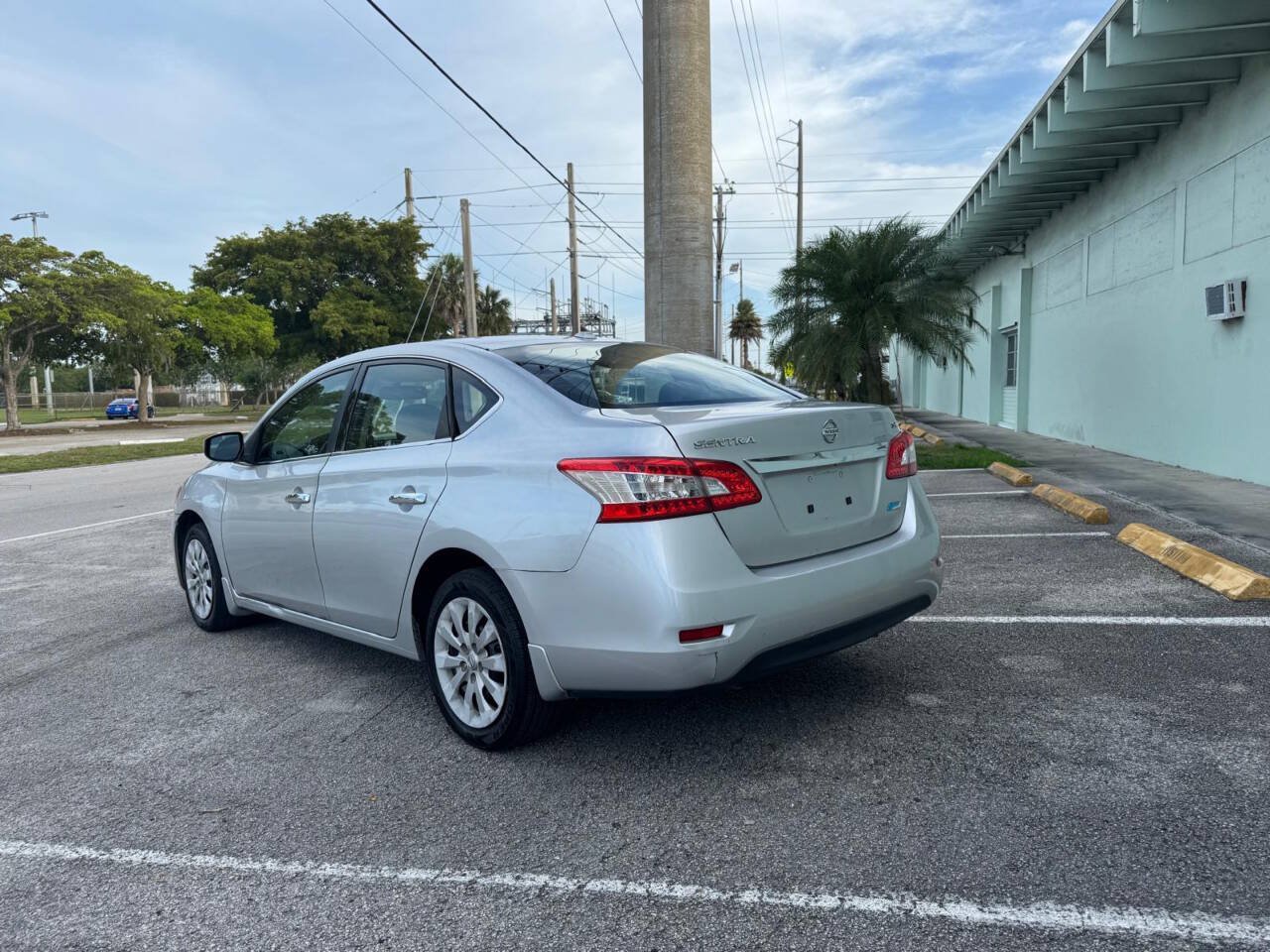 Used 2014 Nissan Sentra SV w/ SV Driver Package FWD image 5