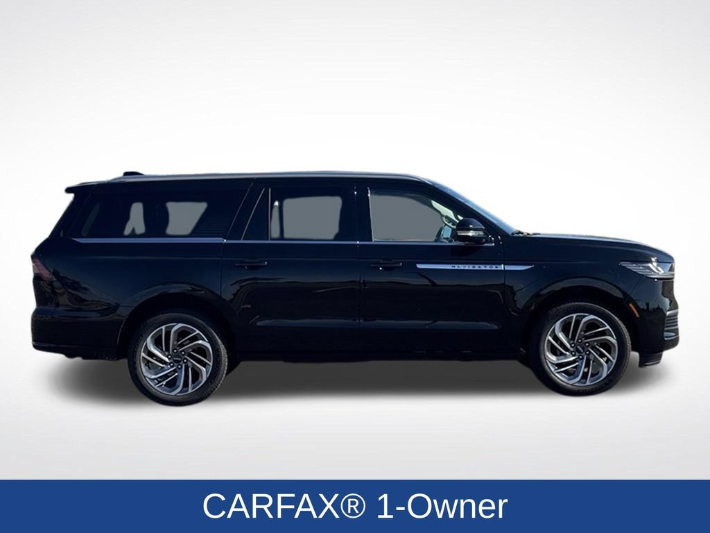 Used 2026 Lincoln Navigator L Reserve AWD/4WD image 2