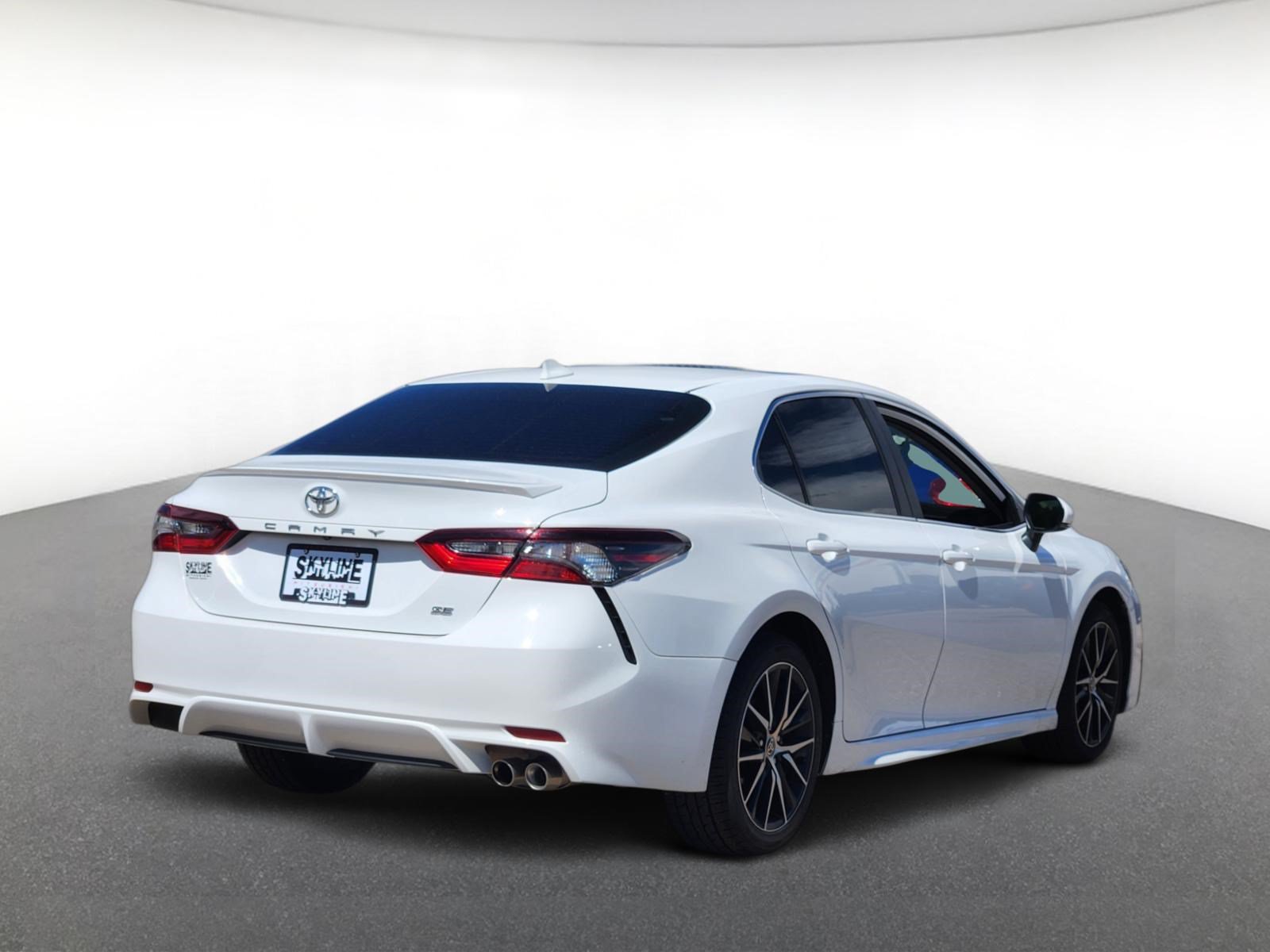 Used 2023 Toyota Camry SE FWD image 3