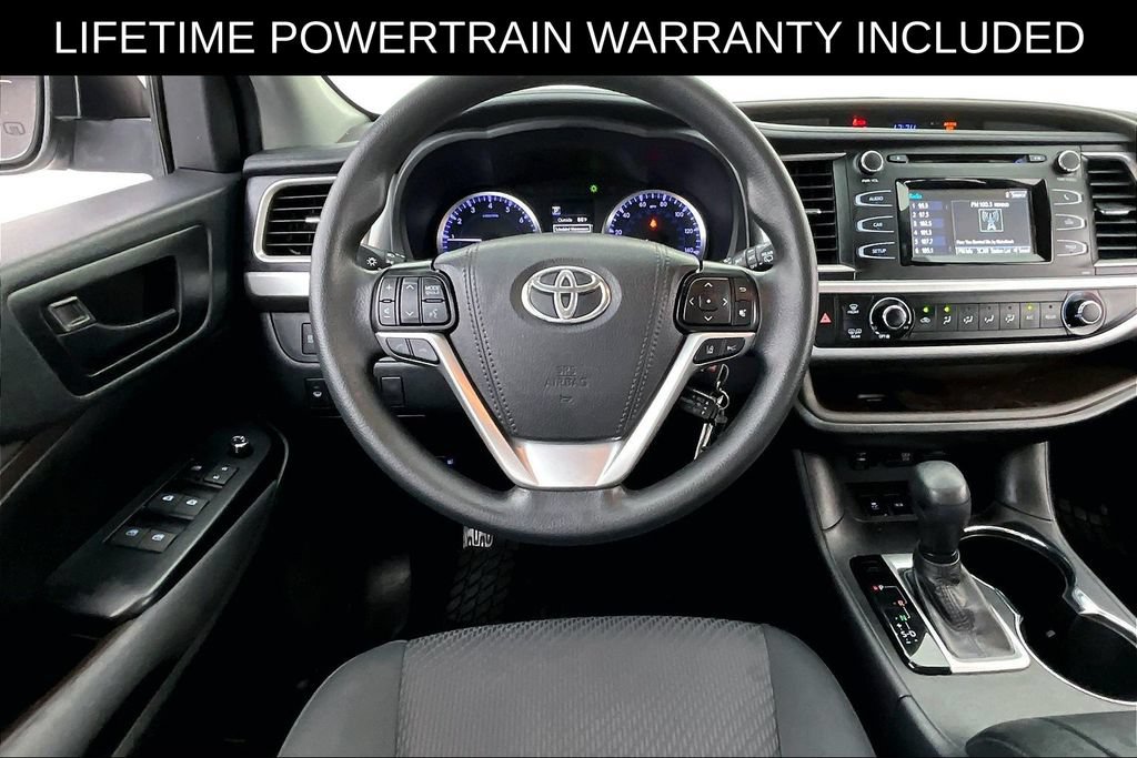Used 2019 Toyota Highlander LE FWD image 6