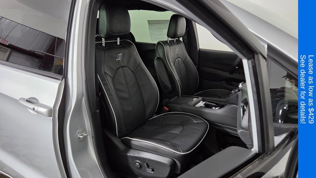 New 2026 Chrysler Pacifica Limited FWD image 36