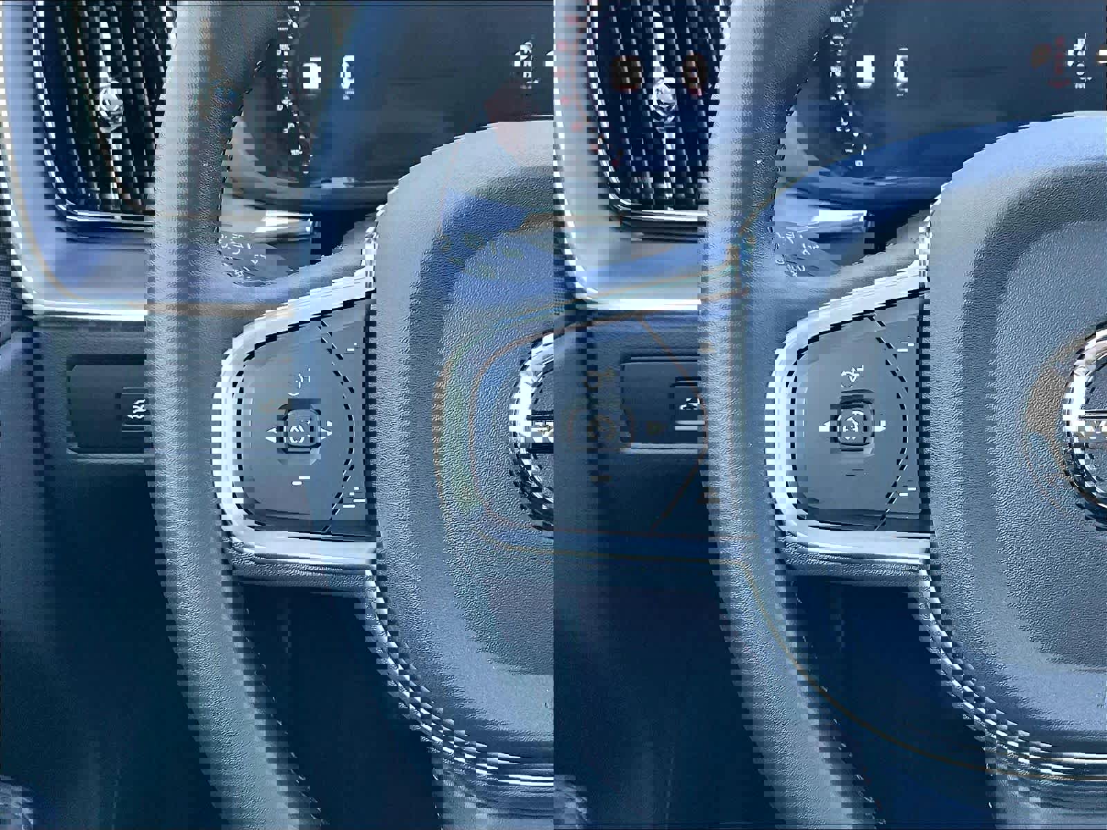 Used 2025 Volvo XC60 B5 Core image 21