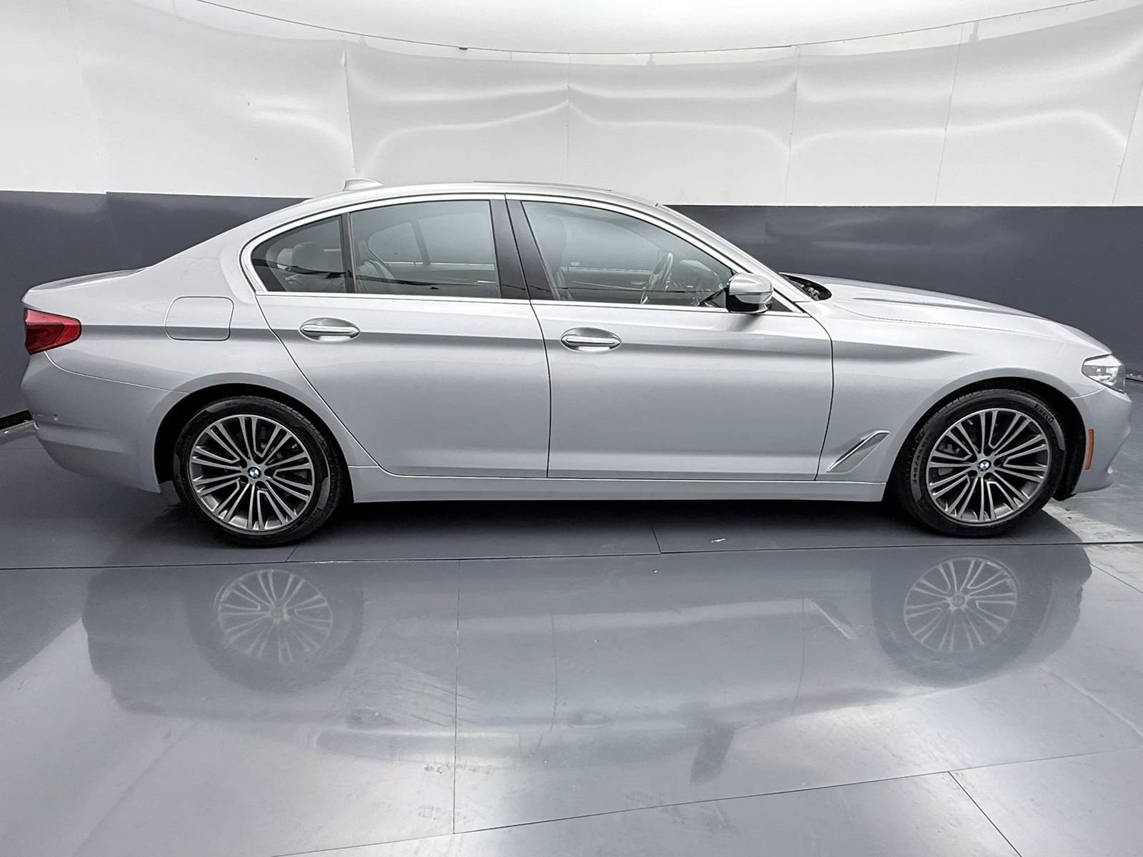 Used 2018 BMW 530i xDrive w/ Premium Package AWD/4WD image 9