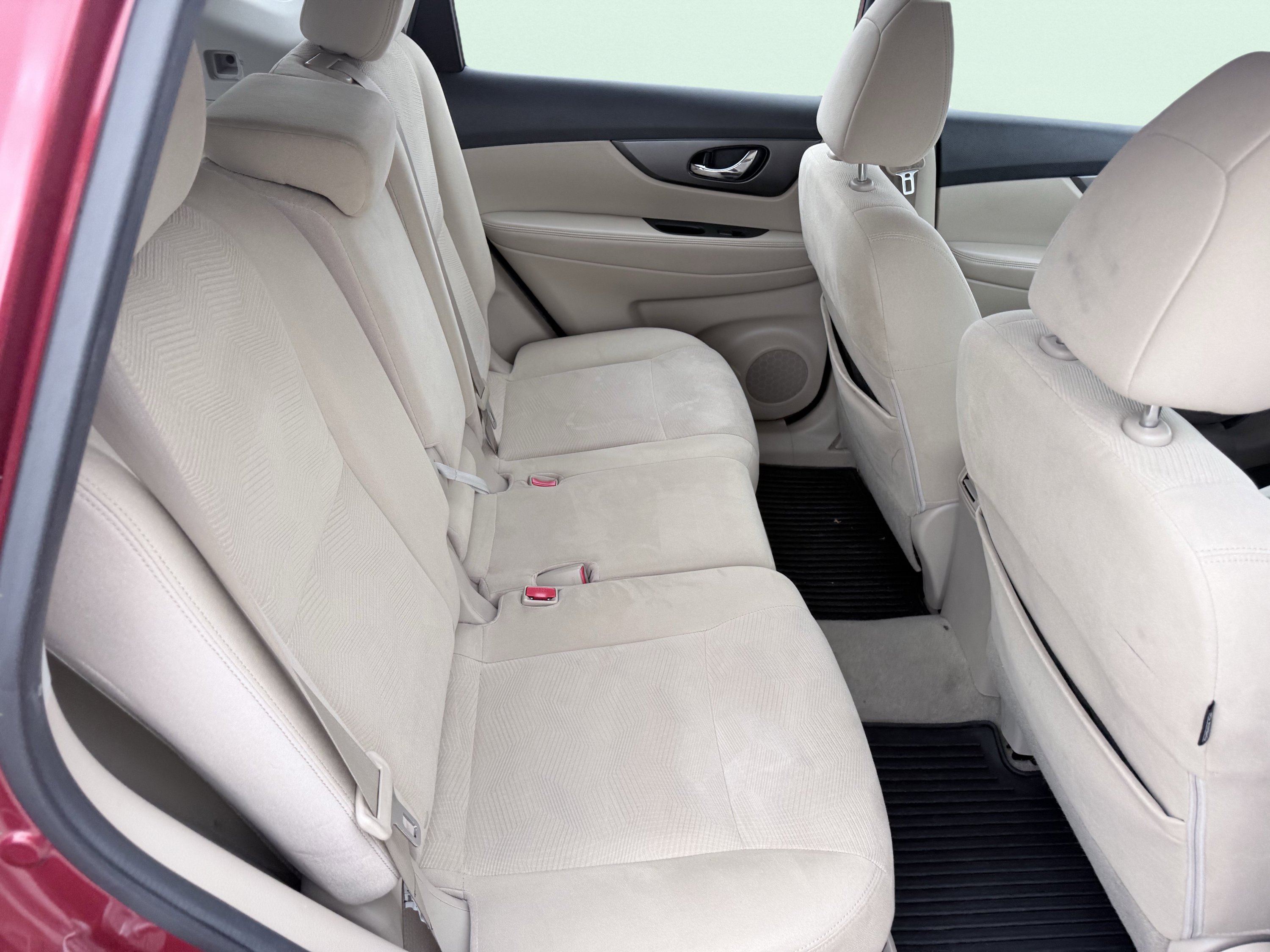 Used 2015 Nissan Rogue S FWD image 34
