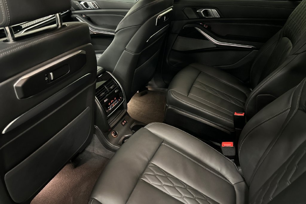 Certified 2025 BMW X7 M60i AWD/4WD image 13