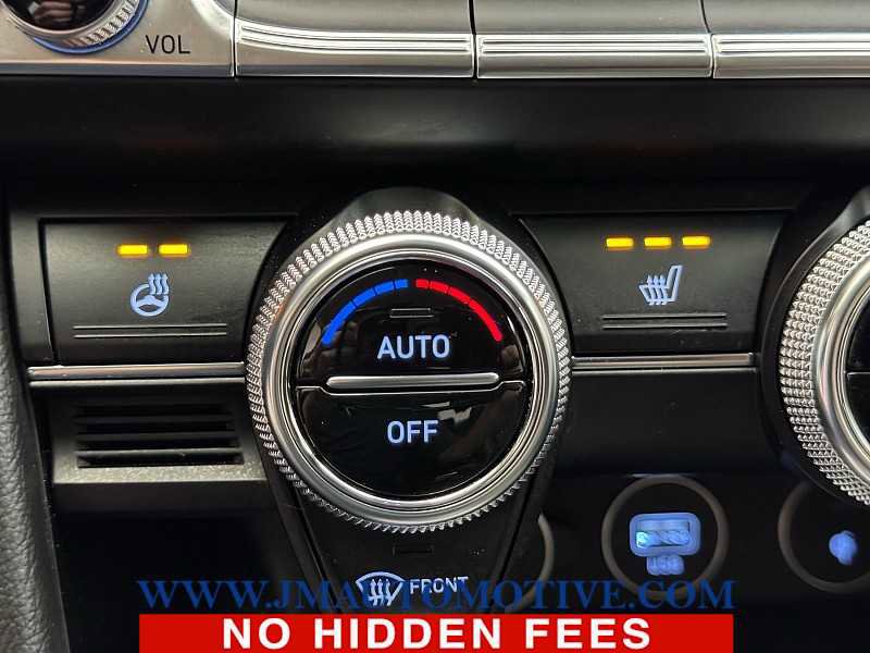 Used 2022 Genesis G70 2.0T w/ Prestige Package image 38