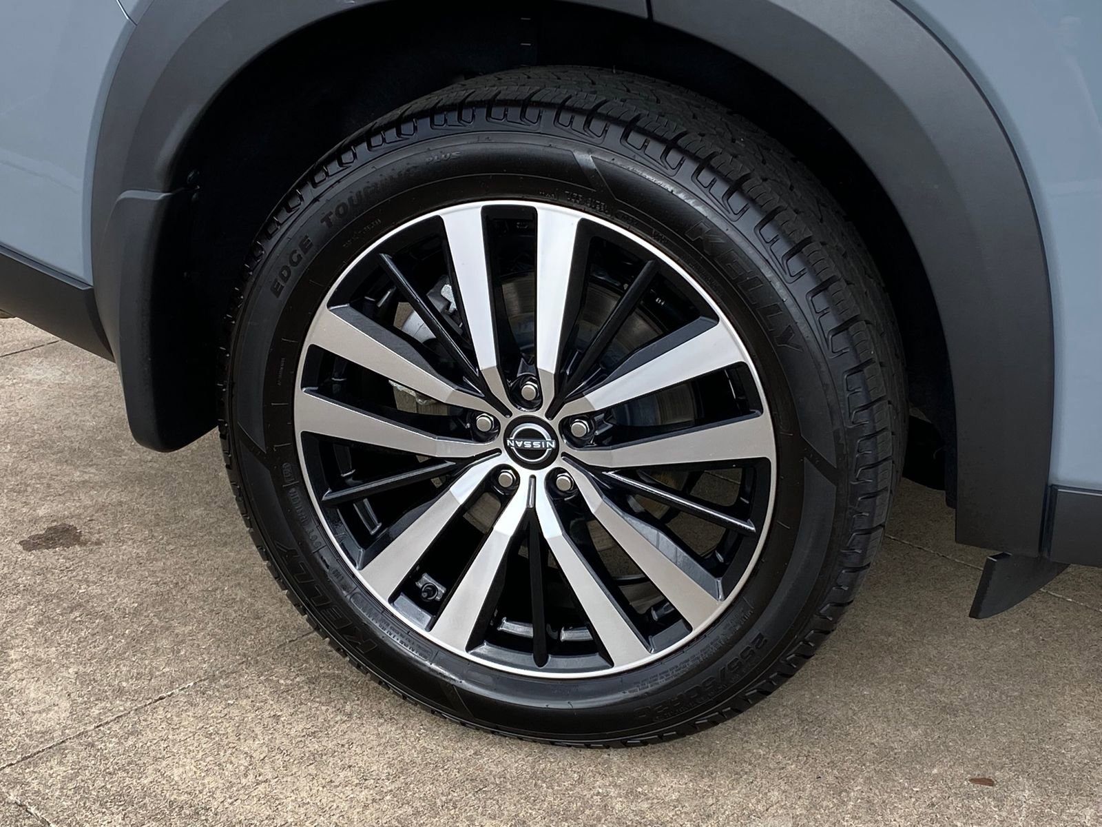 Used 2024 Nissan Pathfinder Platinum w/ Black Appearance Package image 8