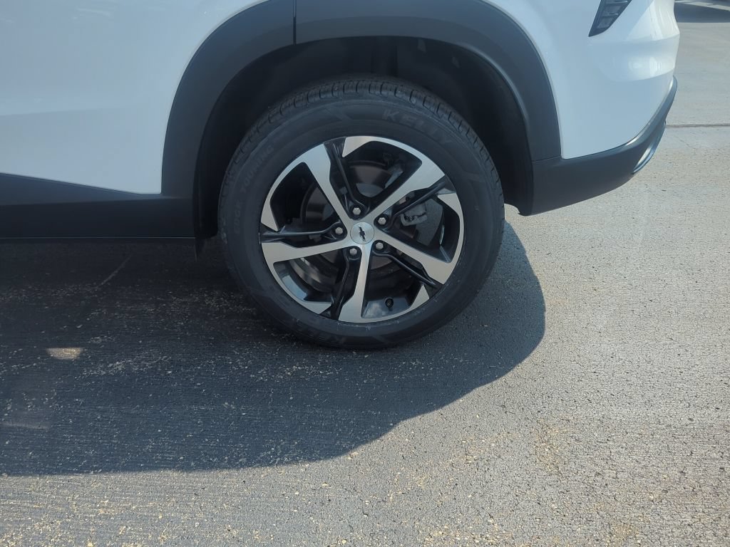 Certified 2024 Chevrolet Trax RS w/ Driver Confidence Package FWD image 11