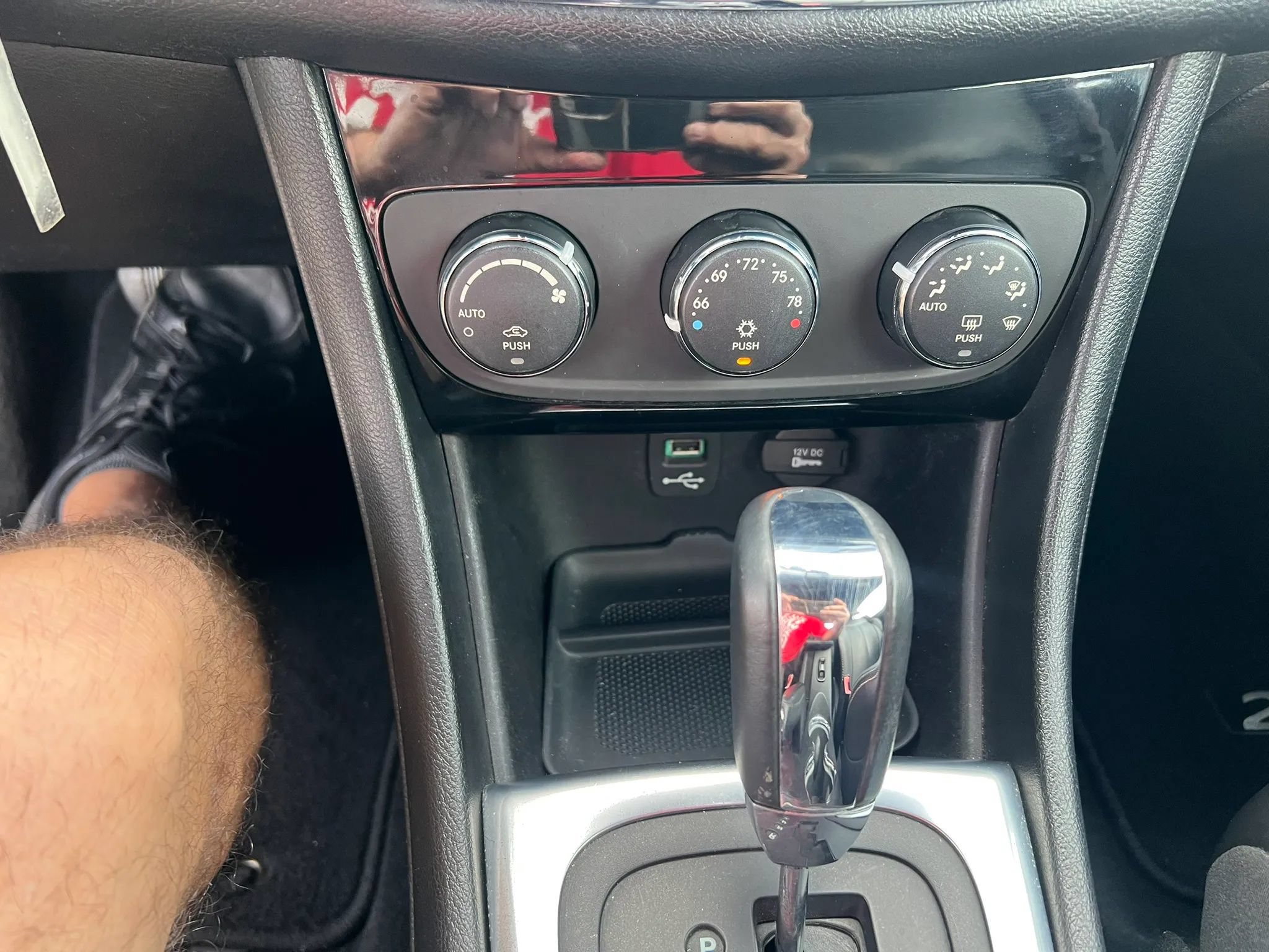 Used 2013 Chrysler 200 Limited FWD image 13