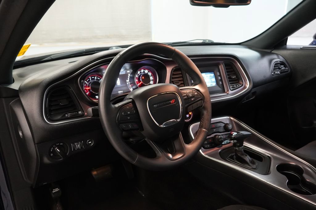 Used 2015 Dodge Challenger SXT RWD image 7