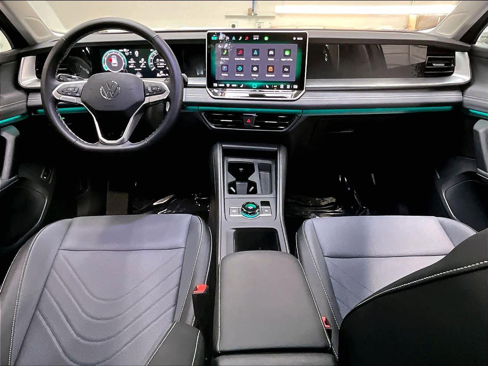 Certified 2025 Volkswagen Tiguan SE w/ Panoramic Sunroof Package image 17