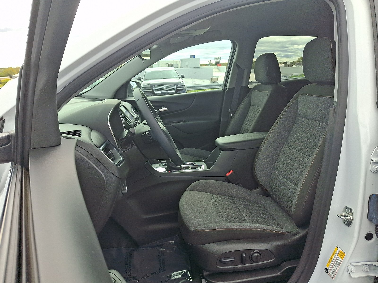 Used 2024 Chevrolet Equinox LT FWD image 13