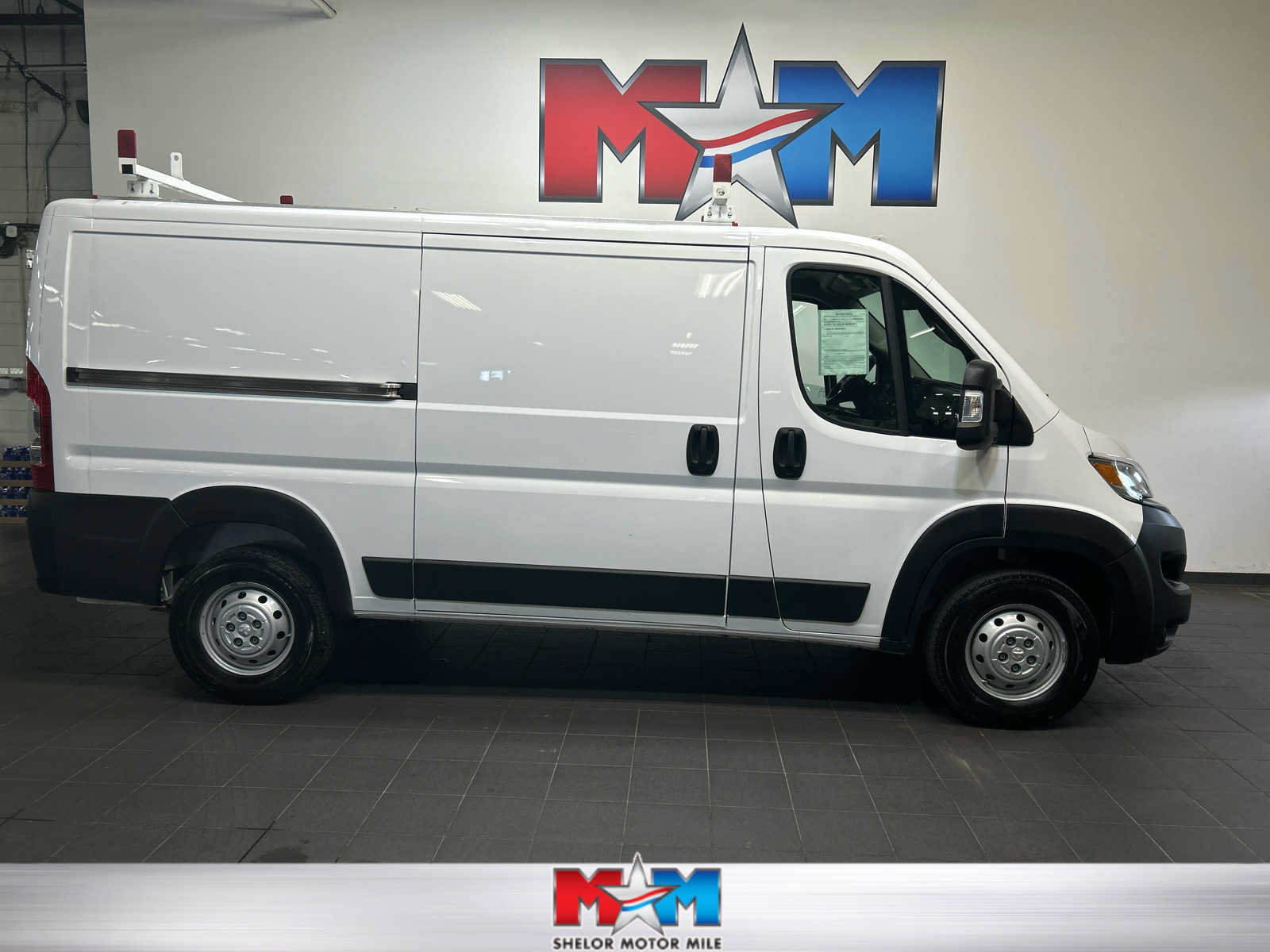 Used 2023 RAM ProMaster 2500 FWD image 1