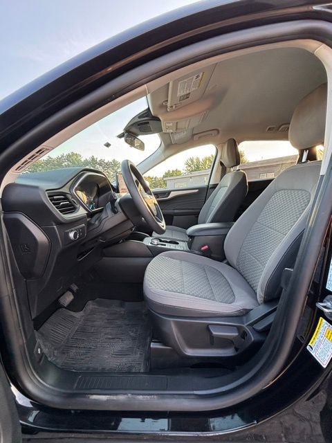 Used 2022 Ford Escape SE image 9