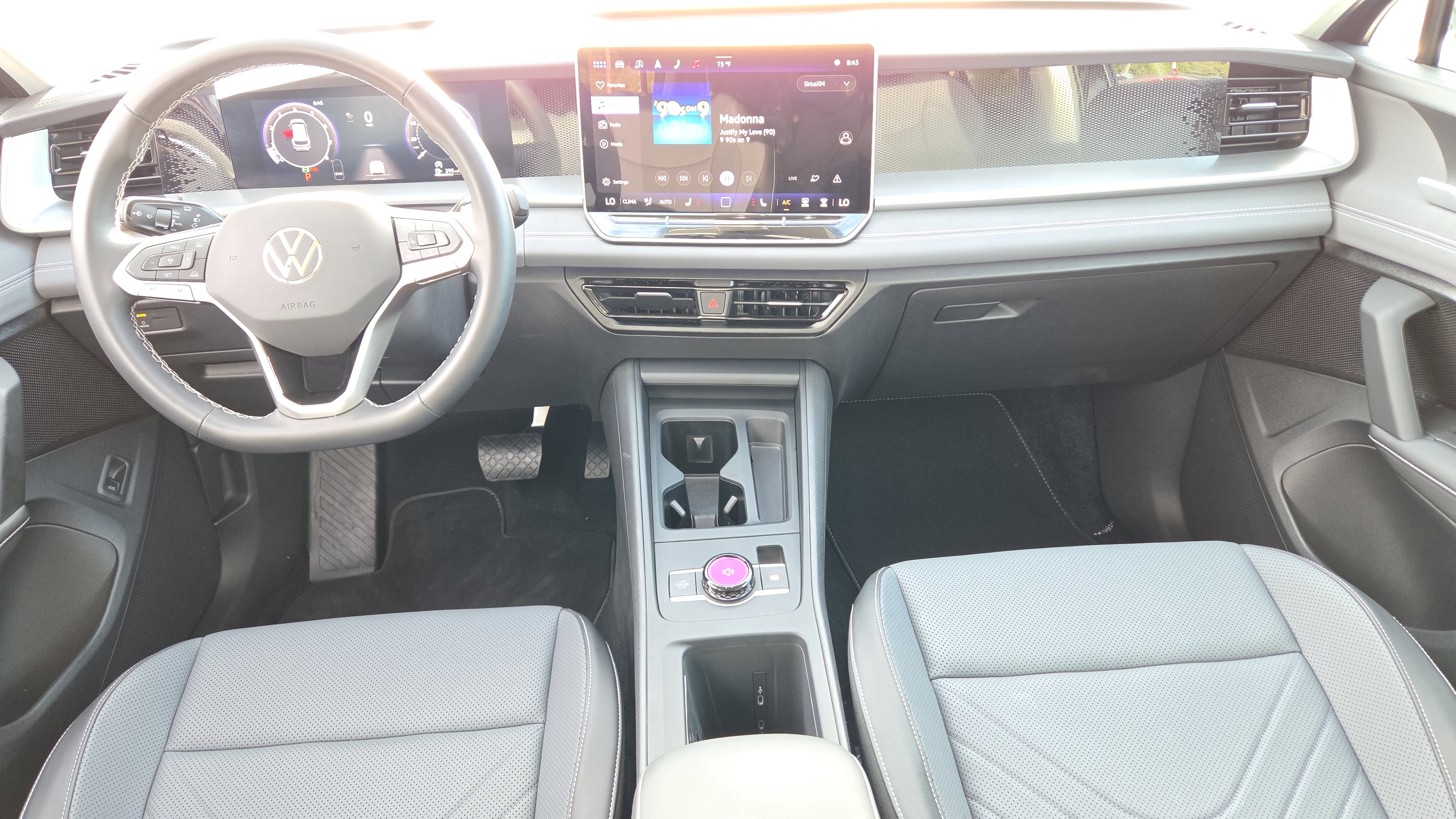Used 2025 Volkswagen Tiguan SE FWD image 13