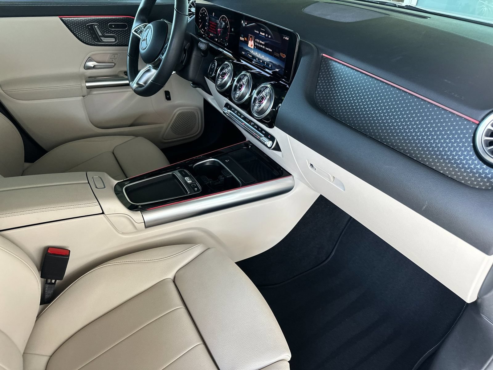 Certified 2026 Mercedes-Benz GLA 250 4MATIC image 17