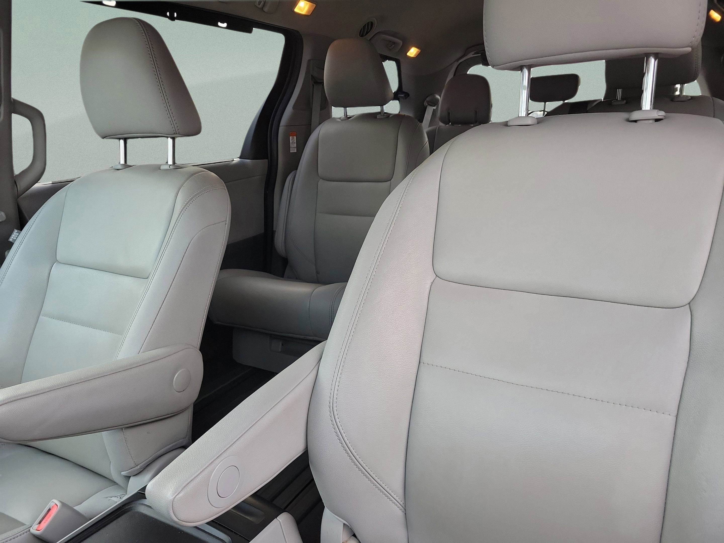 Used 2020 Toyota Sienna XLE image 16