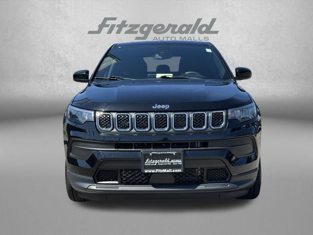 Used 2023 Jeep Compass Sport image 3